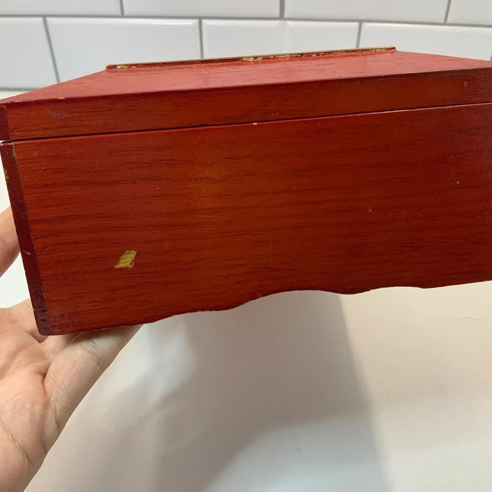Vintage Princess Marcella Borghese Red Wooden Musical‎ Jewelry Box Green Velvet